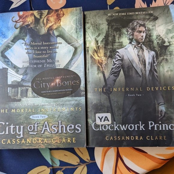 The Shadowhunter Chronicles Lot - City Of Ashes & Clockwork Prince Paperback - Picture 1 of 11